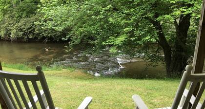 Private River Front w Pavilion, Fishing, Hiking, Private, Peaceful, Magical.
