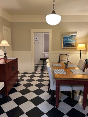 Dining - Lavender House Cottages, Classic Elegance in a Country Cottage (Point Reyes Station)