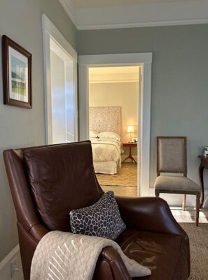 2 bedrooms, desk, iron/ironing board, travel crib
