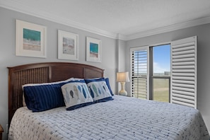 3 bedrooms, desk, iron/ironing board, travel cot - Oceanfront! Private Beach Access. Prime location, building A-main pool & complex (Indian Beach)
