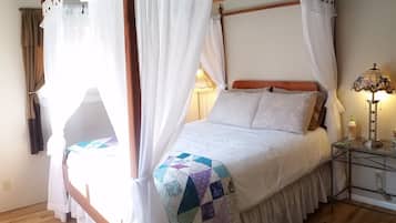 2 bedrooms, travel crib, WiFi (free), bed sheets