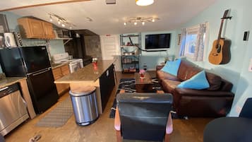 Smart-TV, Kamin, Videospiele, DVD-Player