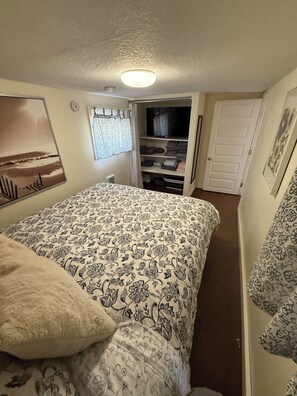 2 bedrooms, free WiFi, bed sheets - Hot Tub 2 Blocks away from Beach, Clean, Internet, Nice Yard, quiet (Rockaway Beach)