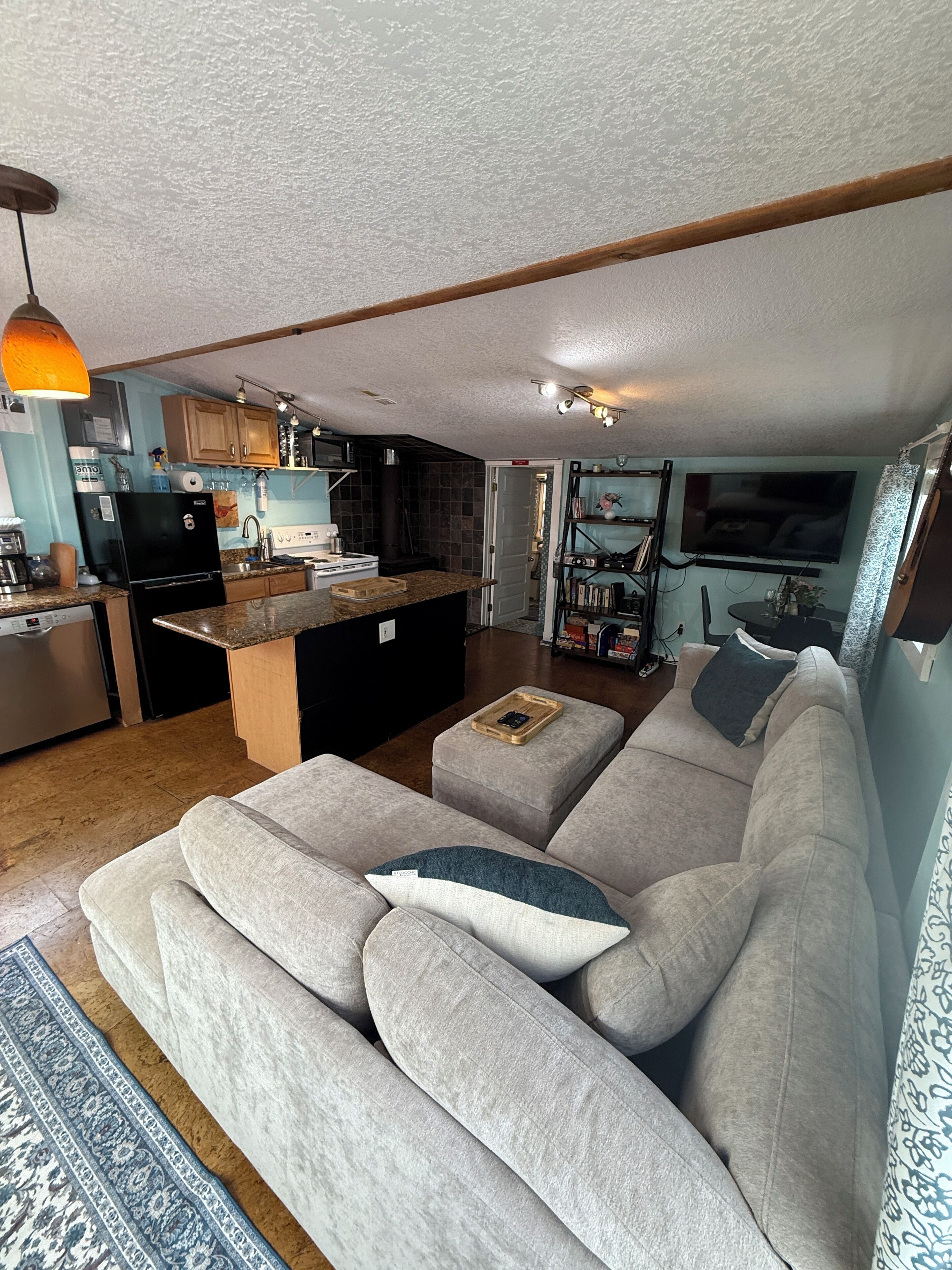 Smart-TV, Kamin, Videospiele, DVD-Player