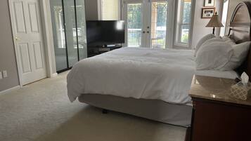 4 bedrooms, desk, iron/ironing board, free WiFi