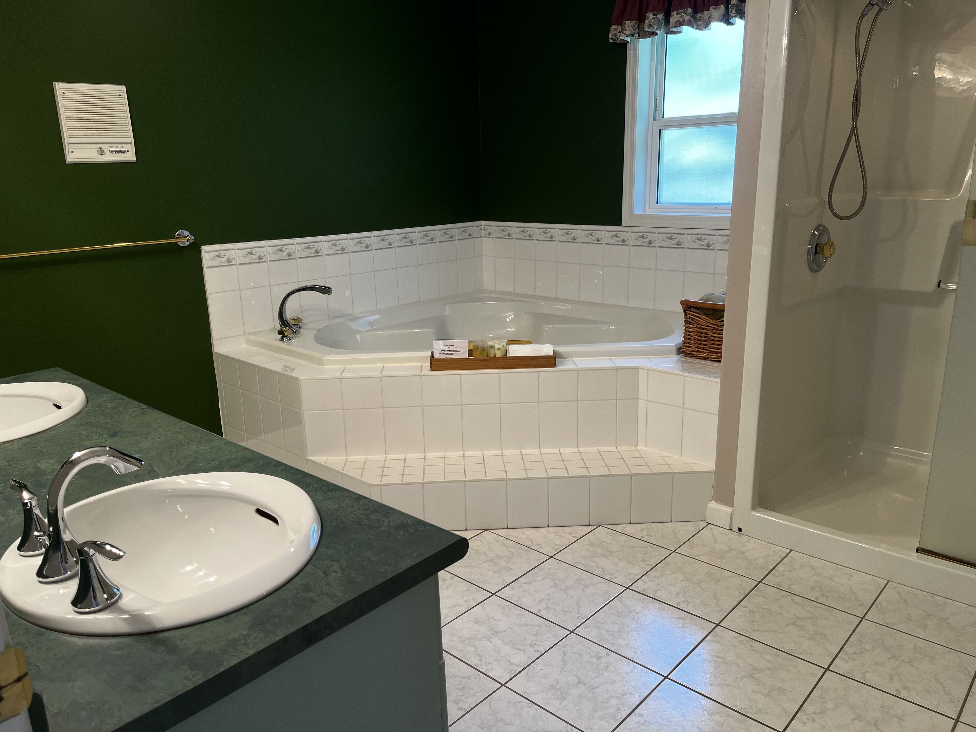 2.4 acres Lakefront Sproat Lake. Full South Exposure: Large Beach 