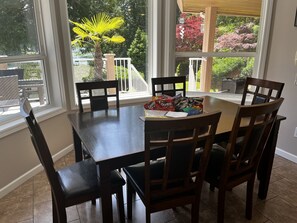 Dining - 2.4 acres Lakefront. Full South Exposure: Large Beach (Port Alberni)