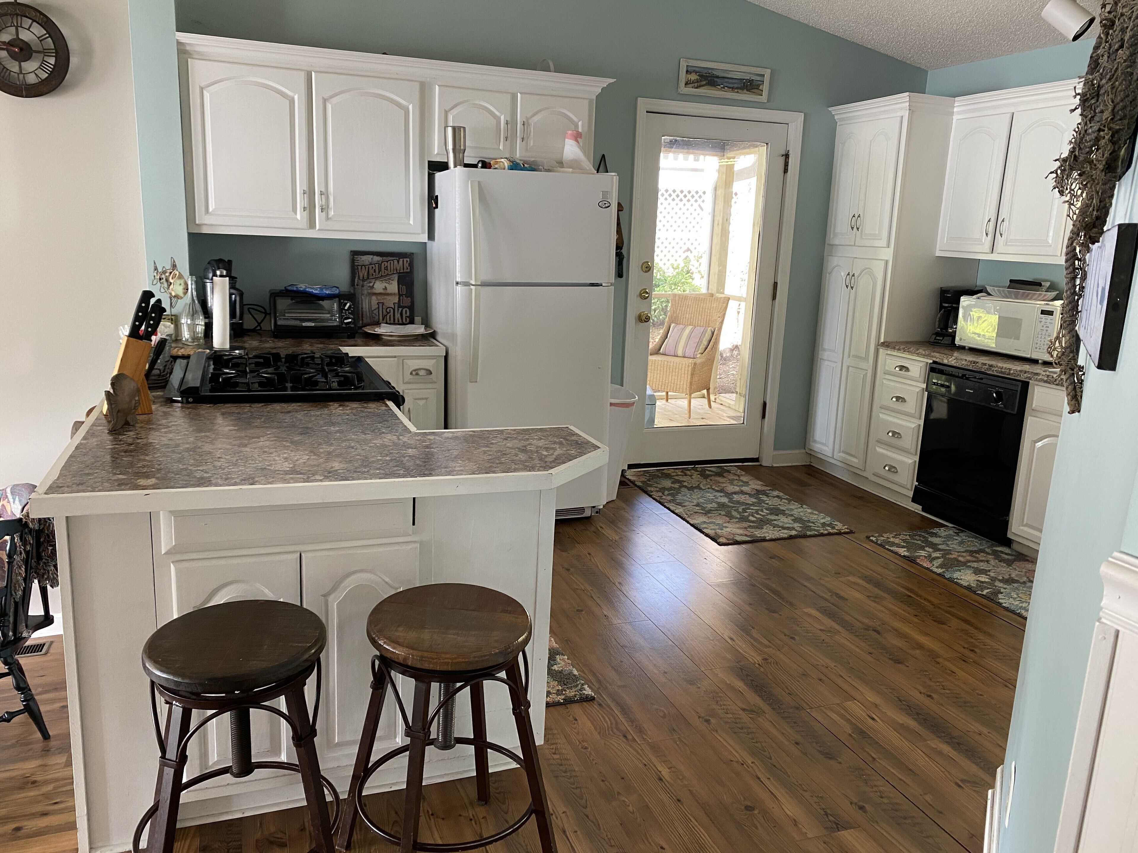 Cozy Cottage by the Lake