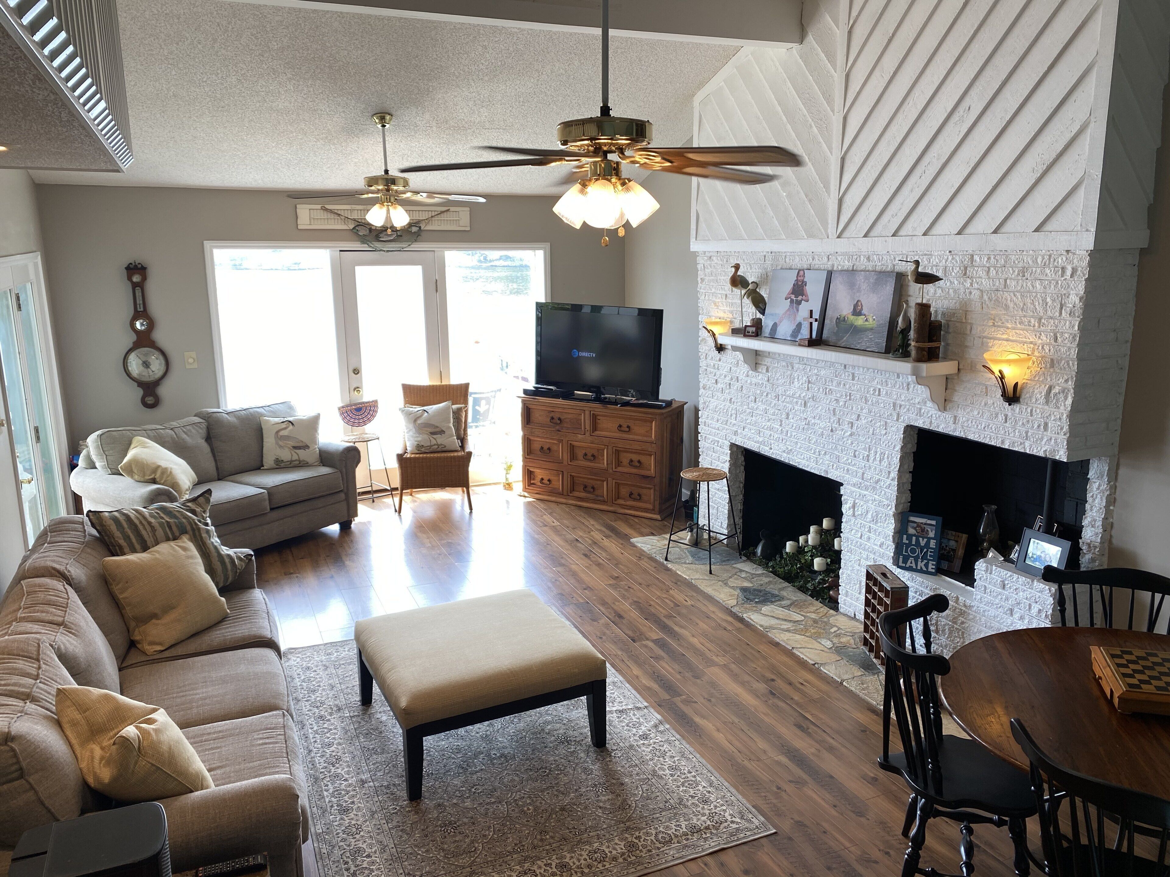 Cozy Cottage by the Lake