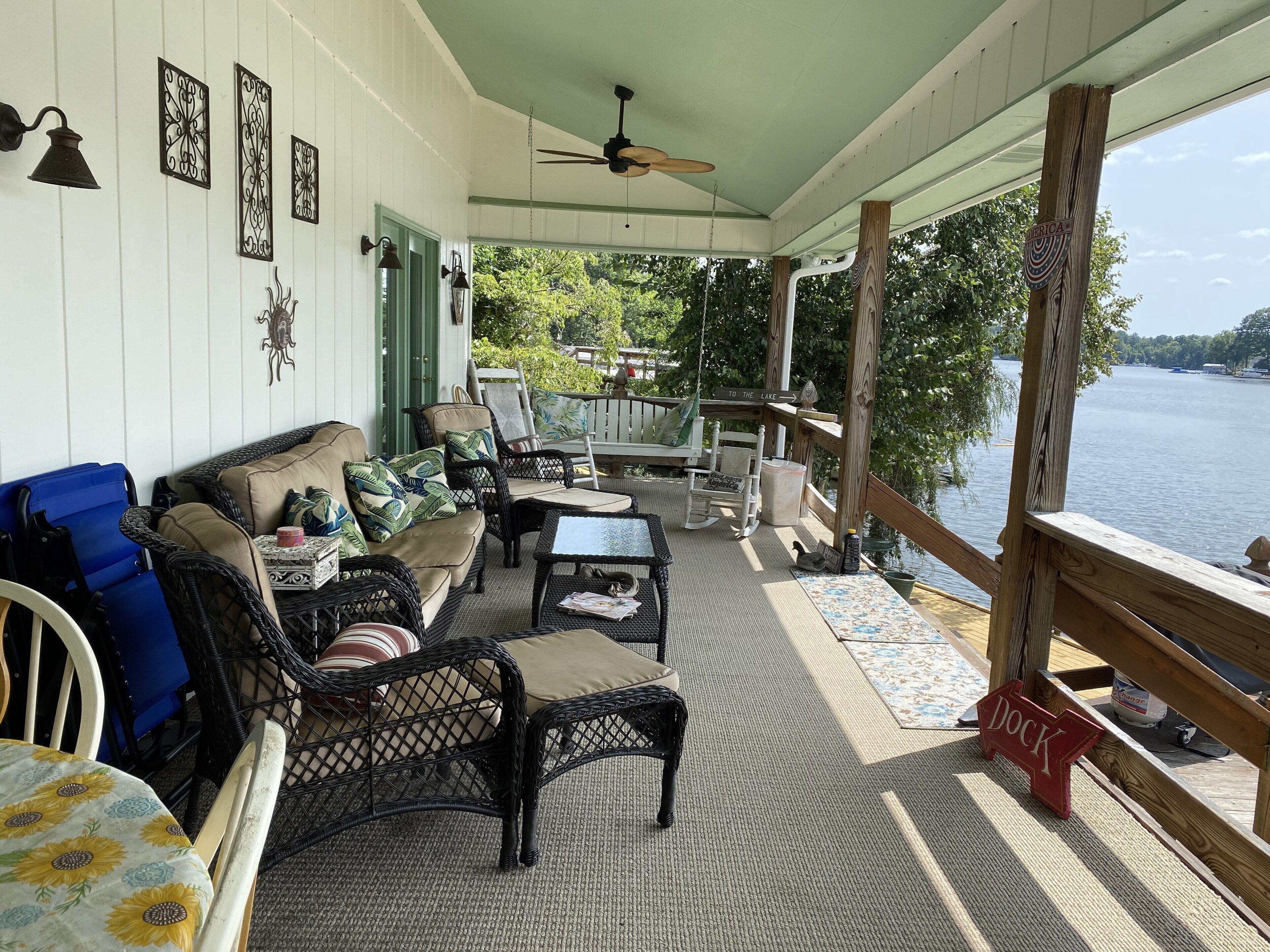 Cozy Cottage by the Lake