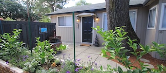 Wine Country 2 bedroom Cottage (with Optional 1 bedroom Guest House)