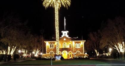 Wine Country 2 bedroom Cottage (with Optional 1 bedroom Guest House)