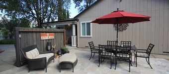 Wine Country 2 bedroom Cottage (with Optional 1 bedroom Guest House)