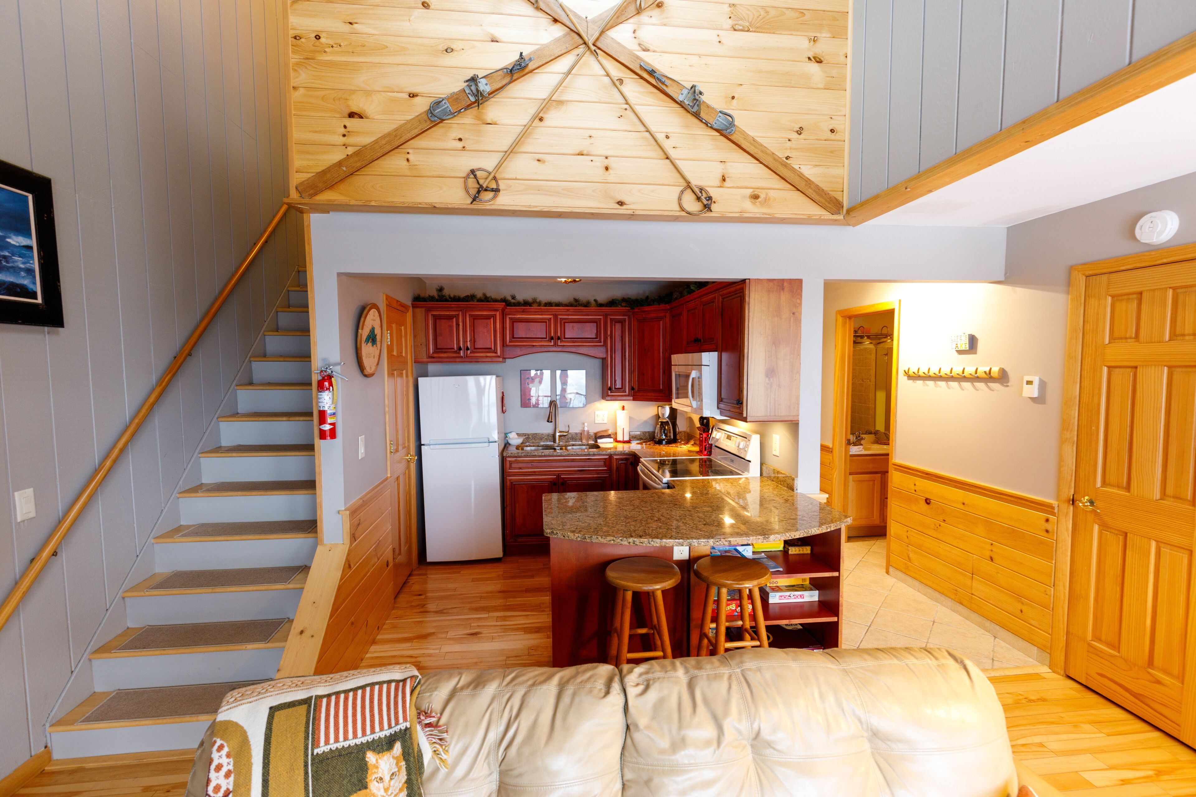 Lake Superior's Chateau LeVeaux #25...Quiet, Quaint & Modern Charm!