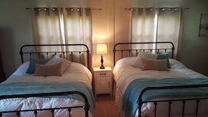 3 bedrooms, desk, iron/ironing board, free WiFi