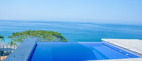 Outdoor pool, an infinity pool
