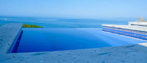 Outdoor pool, an infinity pool