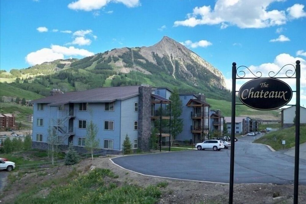 5 Star Reviews! Exquisite Mountain View! UPDATED TV's & Wifi!