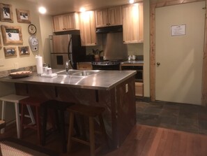 Fridge, microwave, oven, stovetop - Exquisite Mountain View! Great Location on Free Bus Route! 5 Star Reviews! (Crested Butte)