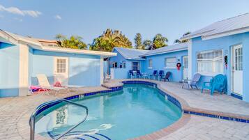 Outdoor pool, sun loungers