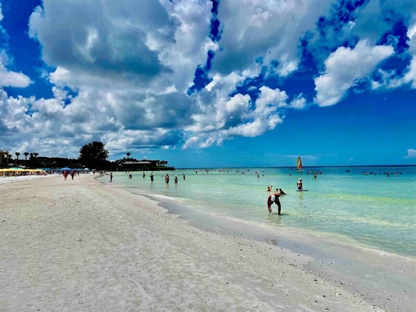 Beach nearby, sun loungers, beach towels