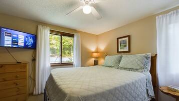 3 bedrooms, iron/ironing board, travel crib, free WiFi