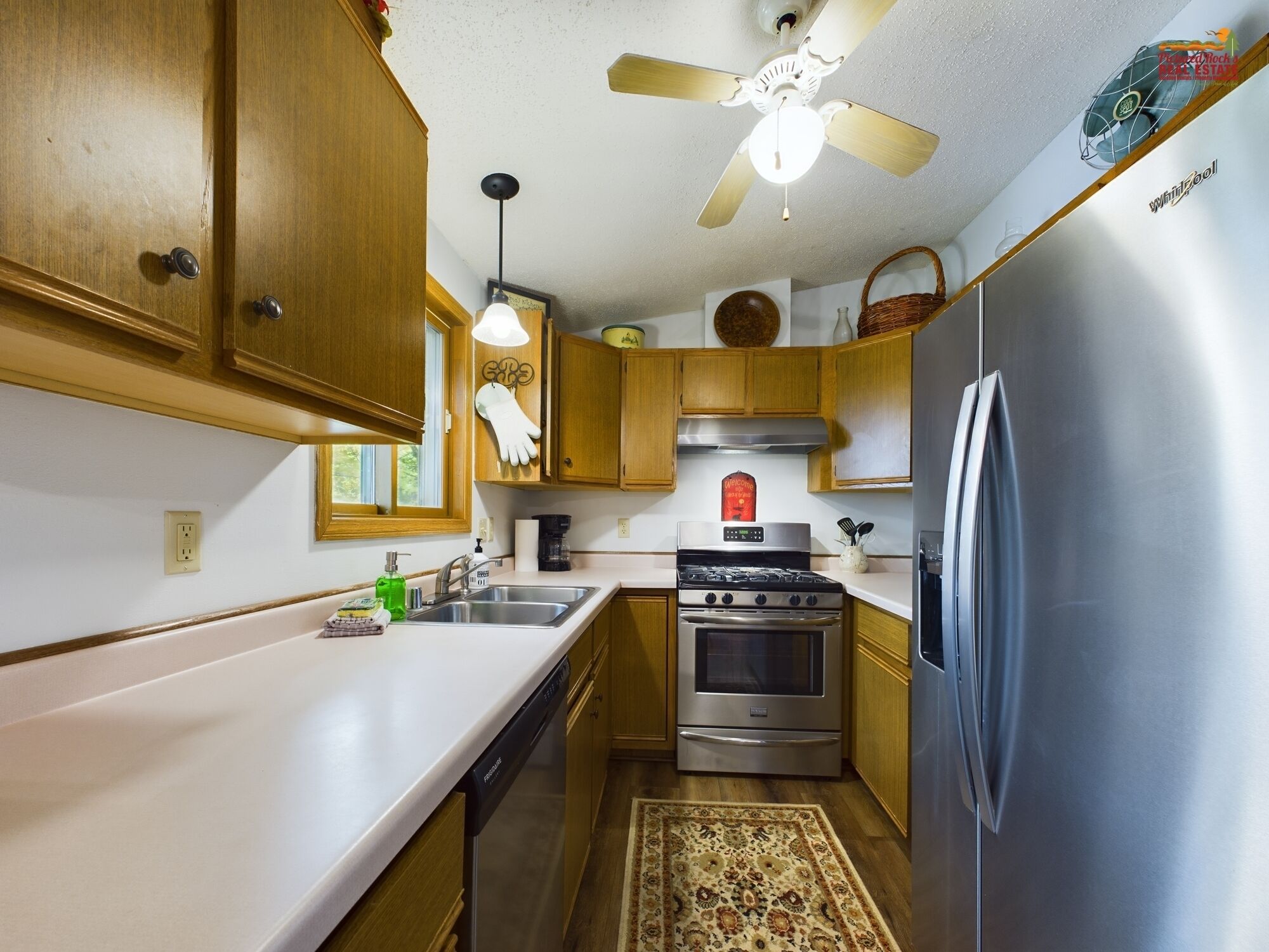 Forest Lake House-Lakefront, 6 Beds, Kayaks Onsite, Fire-pit, Close to Trails