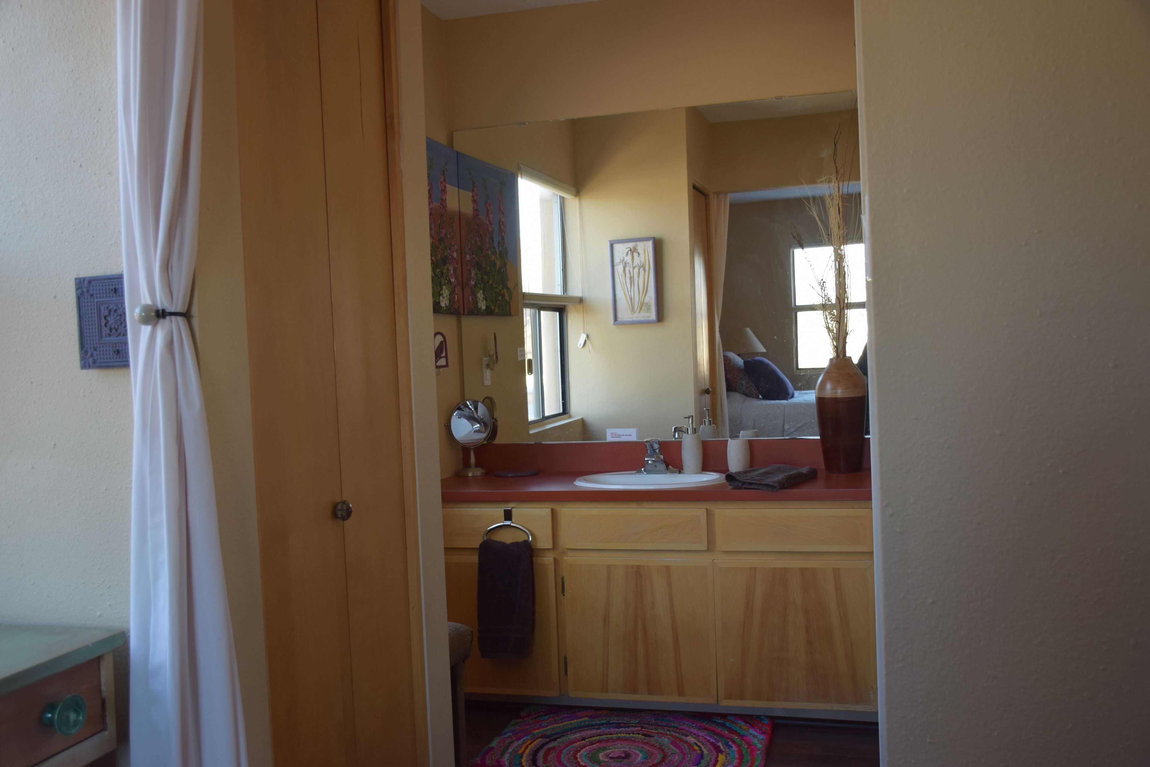 Awesome FUN Location! Close to Plaza, Close to Ski! Tennis, Summer Swim!