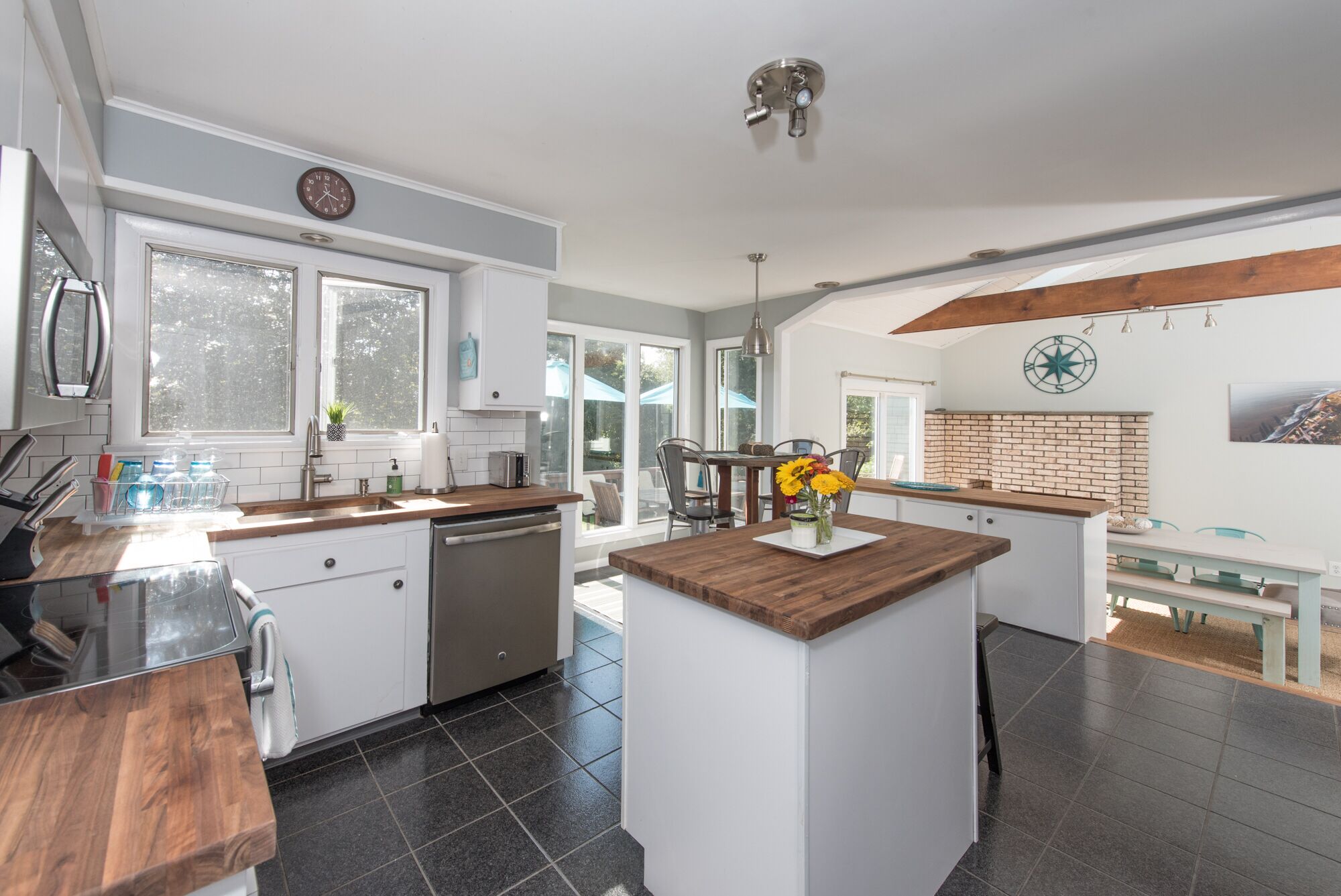 Narragansett Coastal Retreat.. ‘Sunsets and Stonewalls”