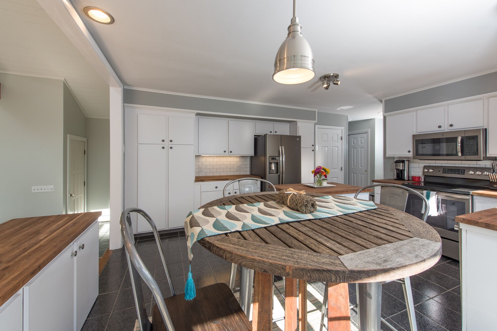 Narragansett Coastal Retreat.. ‘Sunsets and Stonewalls”