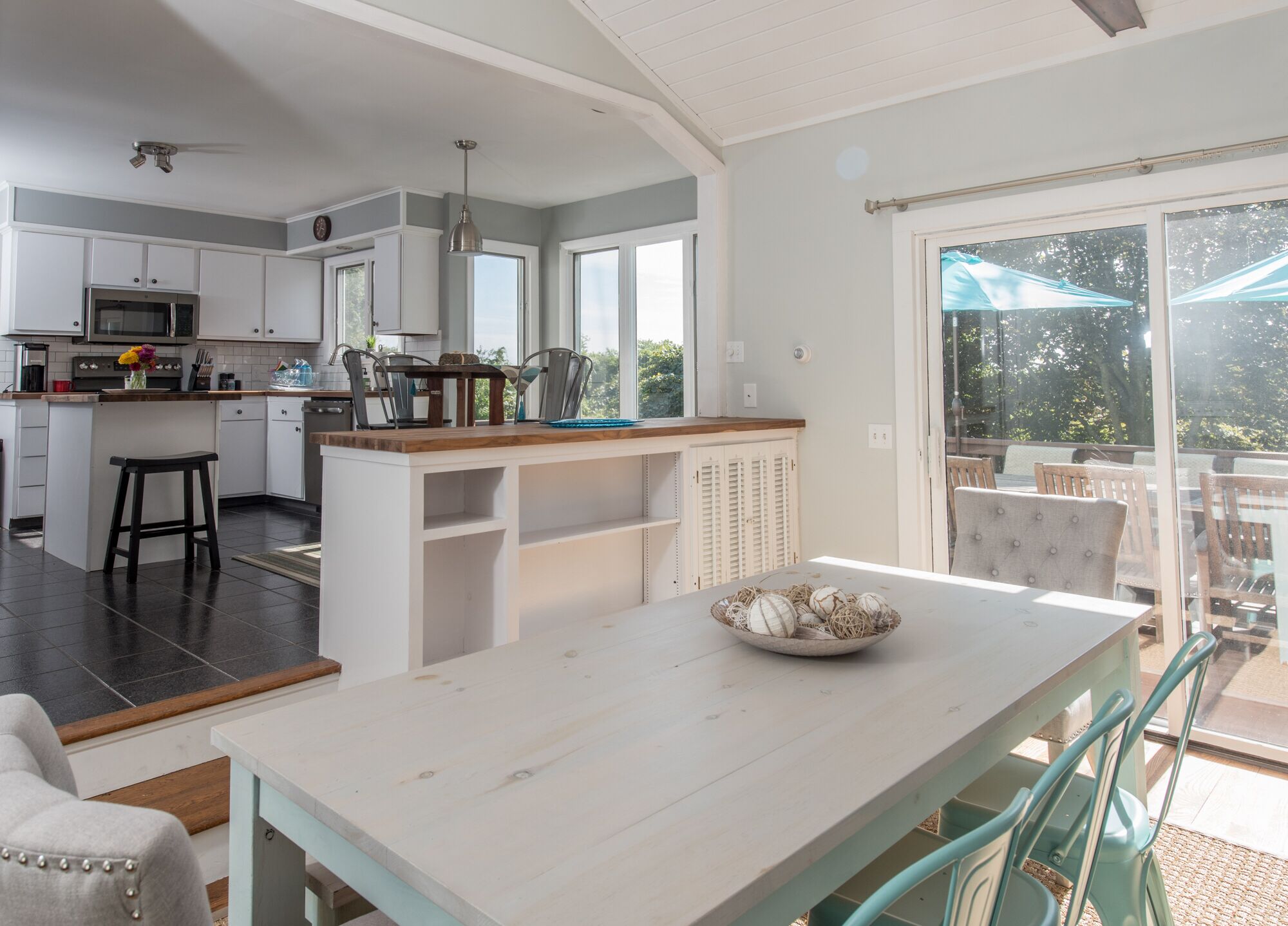 Narragansett Coastal Retreat.. ‘Sunsets and Stonewalls”