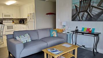 Smart-tv, videospelletjes, een dvd-speler en boeken