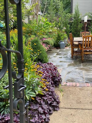 屋外ダイニングエリア