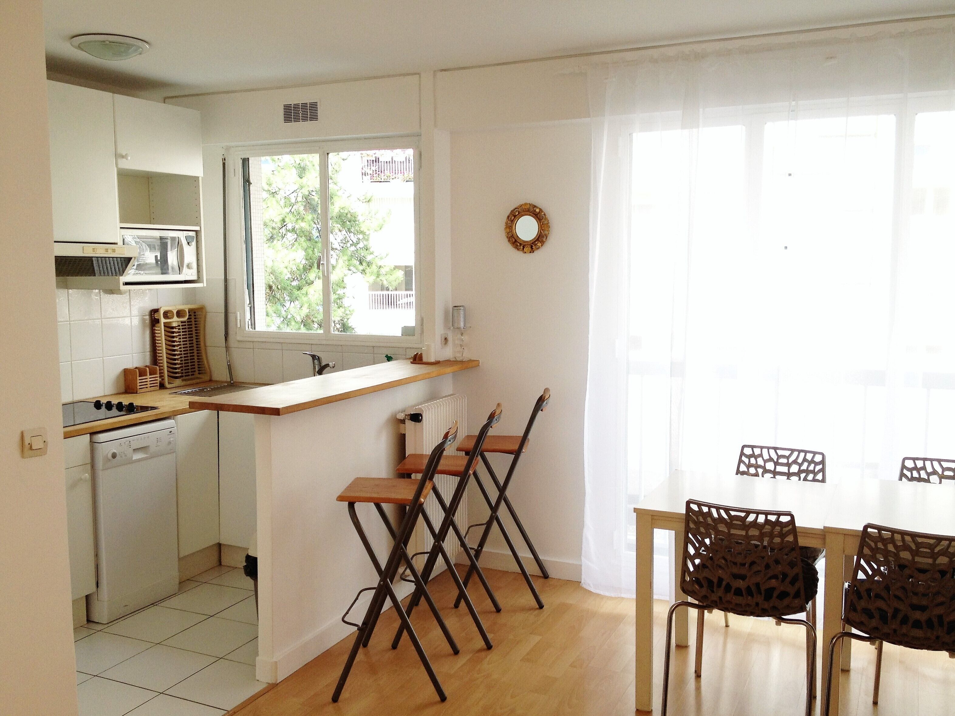 Apartment At Eiffel Tower, ICONIC LOCATION, District 7, Sleeps 5/6