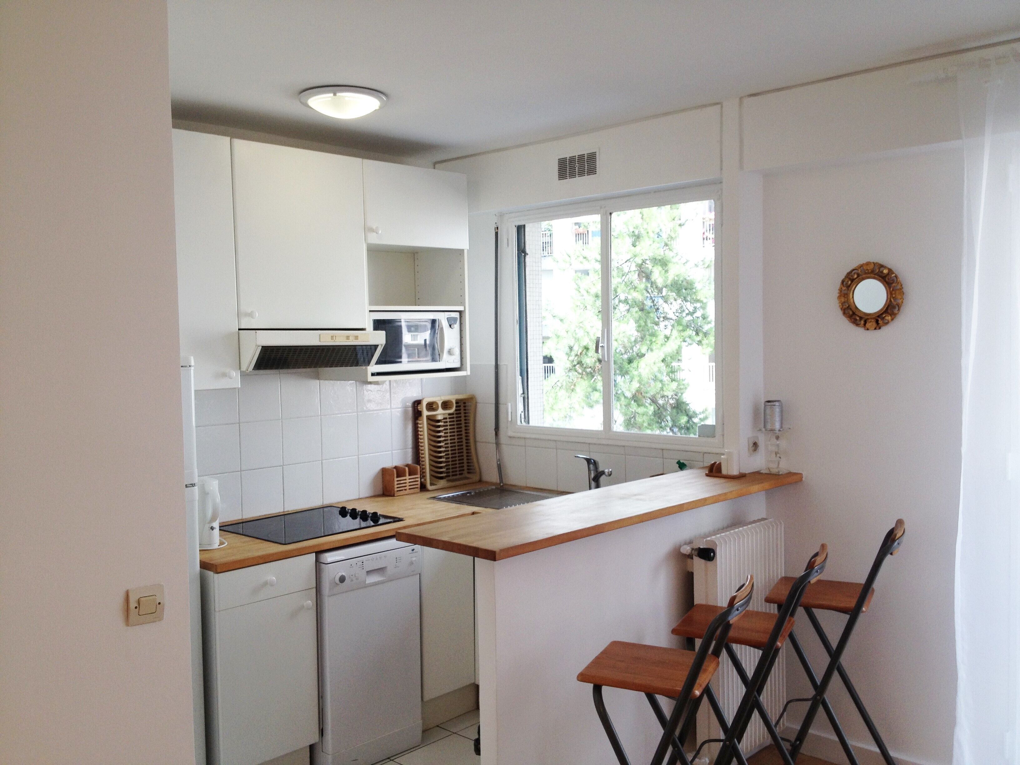 Apartment At Eiffel Tower, ICONIC LOCATION, District 7, Sleeps 5/6