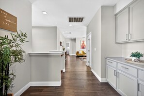 Lobby - GIANNO SILVER Downtown, Airport, Grill, Garage Yard, Walk To Parks Tennis Courts (Sacramento)