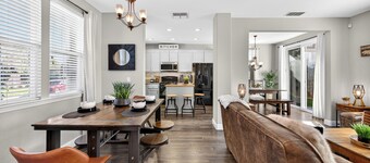 GIANNO SILVER Downtown, flygplats, Sleep Train Arena, promenad till parker, tennisbanor