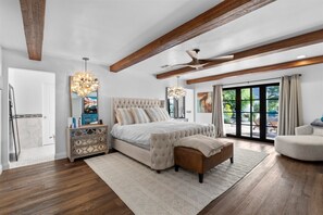 3 bedrooms, desk, iron/ironing board, free WiFi