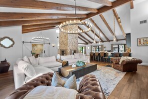 Smart TV, fireplace, stereo, computer monitors