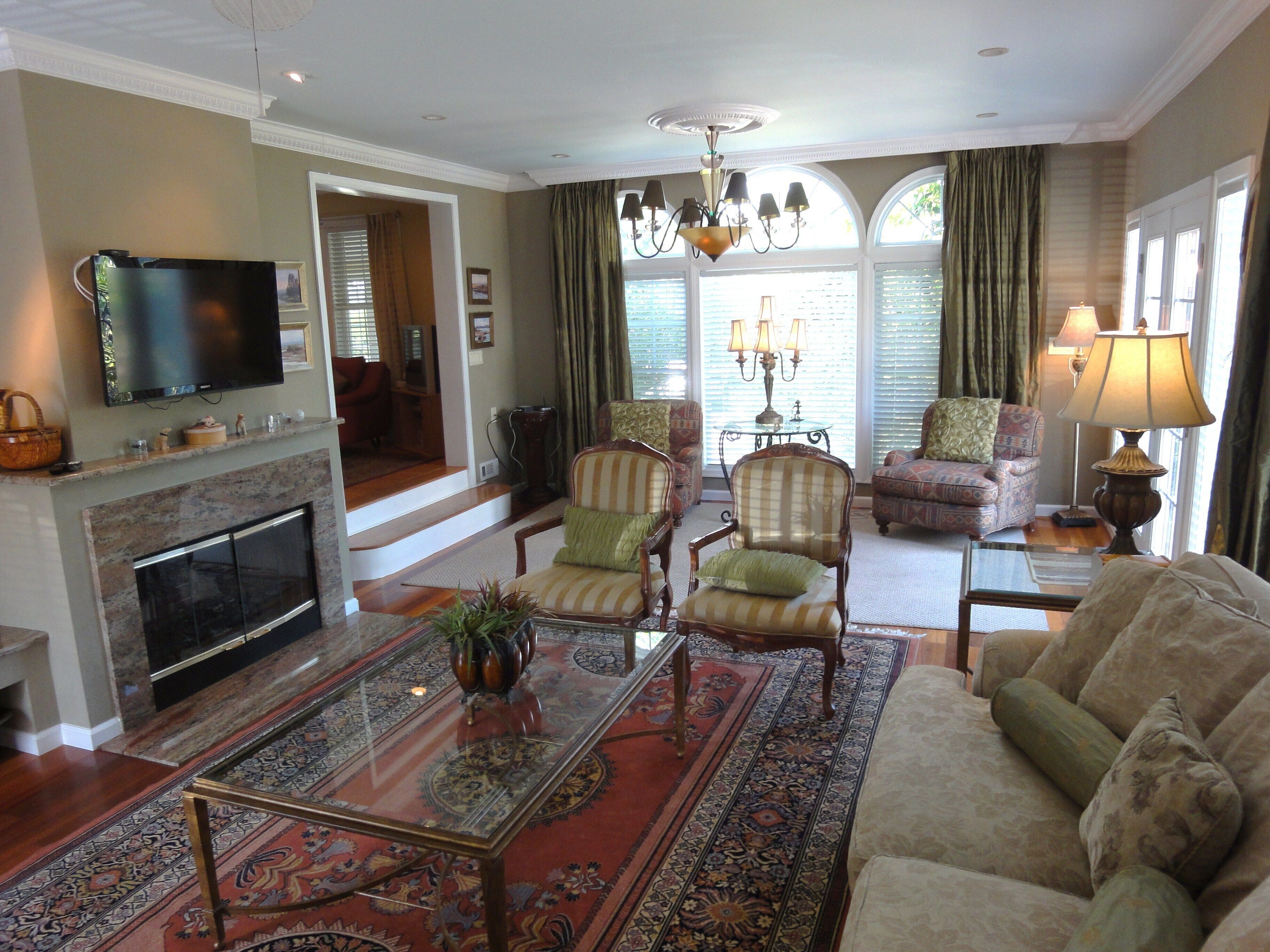 6 Bedrooms 4 Bath House - 2 blocks to the beach