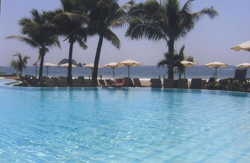 Bay View Grand  3BR/3bath(Priced as a 2brm!!!)