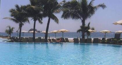 Bay View Grand 3BR/3bath(Priced as a 2brm!!!)