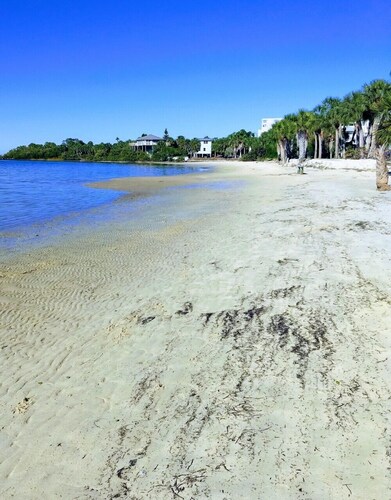  3/2 FLA ISLAND BEACH HOUSE GETAWAY w/ 2 BEACHES! 10-EXCEPTIONAL. SLEEPS 6. Ahh!