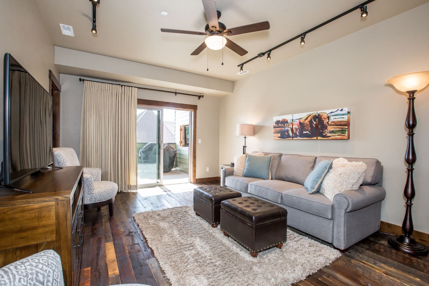 Baker Loft 203 - Downtown condo, walking distance to restaurants, shops & more!