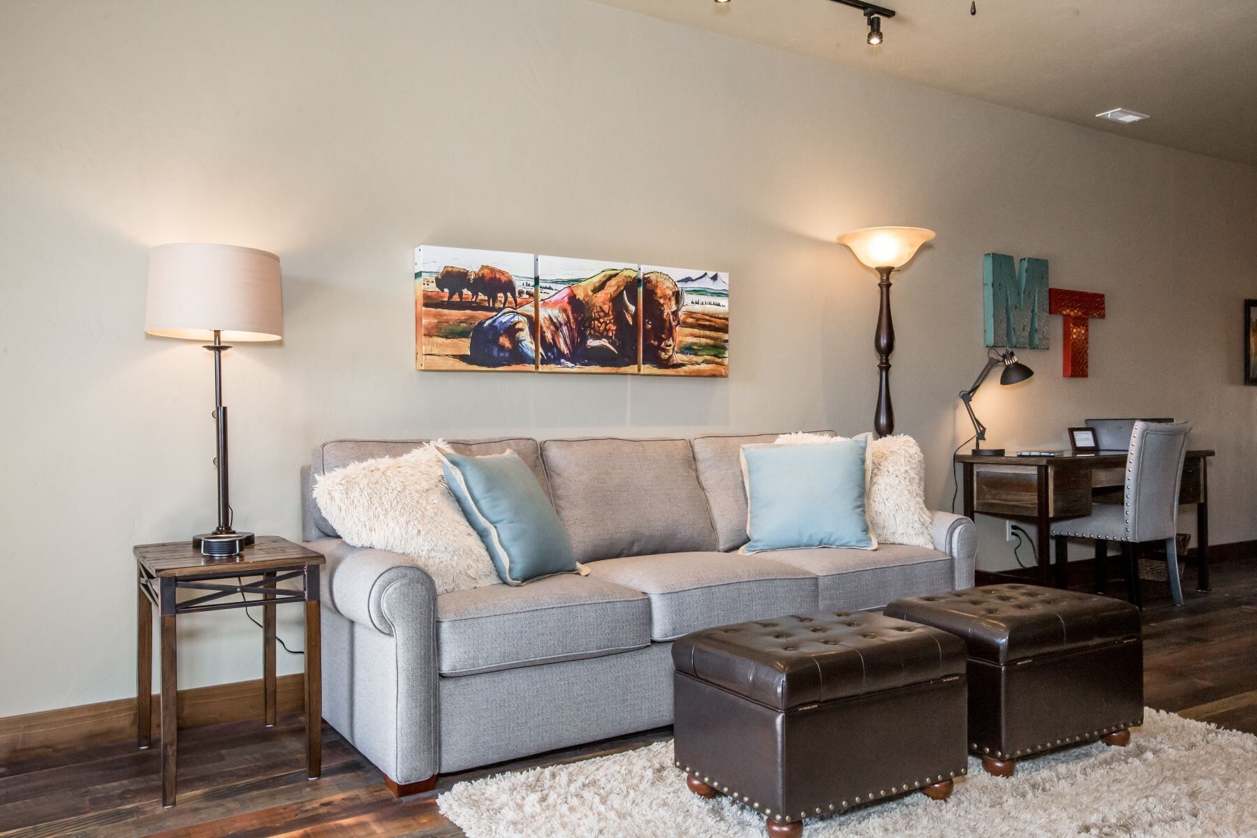 Baker Loft 203 - Downtown condo, walking distance to restaurants, shops & more!