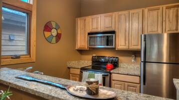 KylskÄp, mikrovÄgsugn, ugn och spishÀll