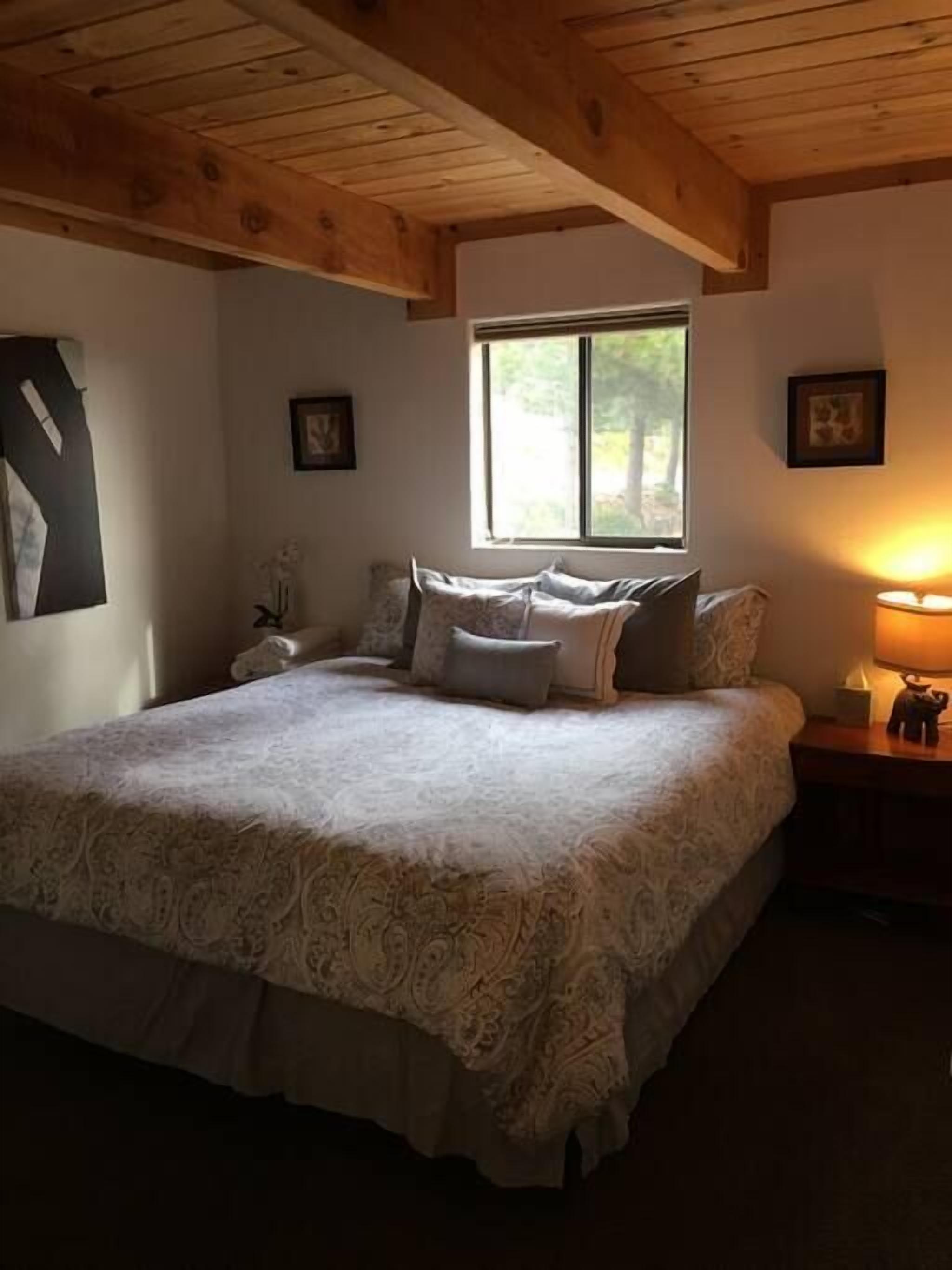 Eagles Tahoe Chalet Panoramic Lake Views & HotTub