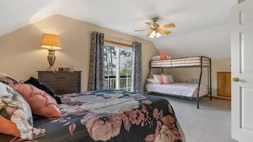 3 bedrooms, desk, iron/ironing board, travel crib