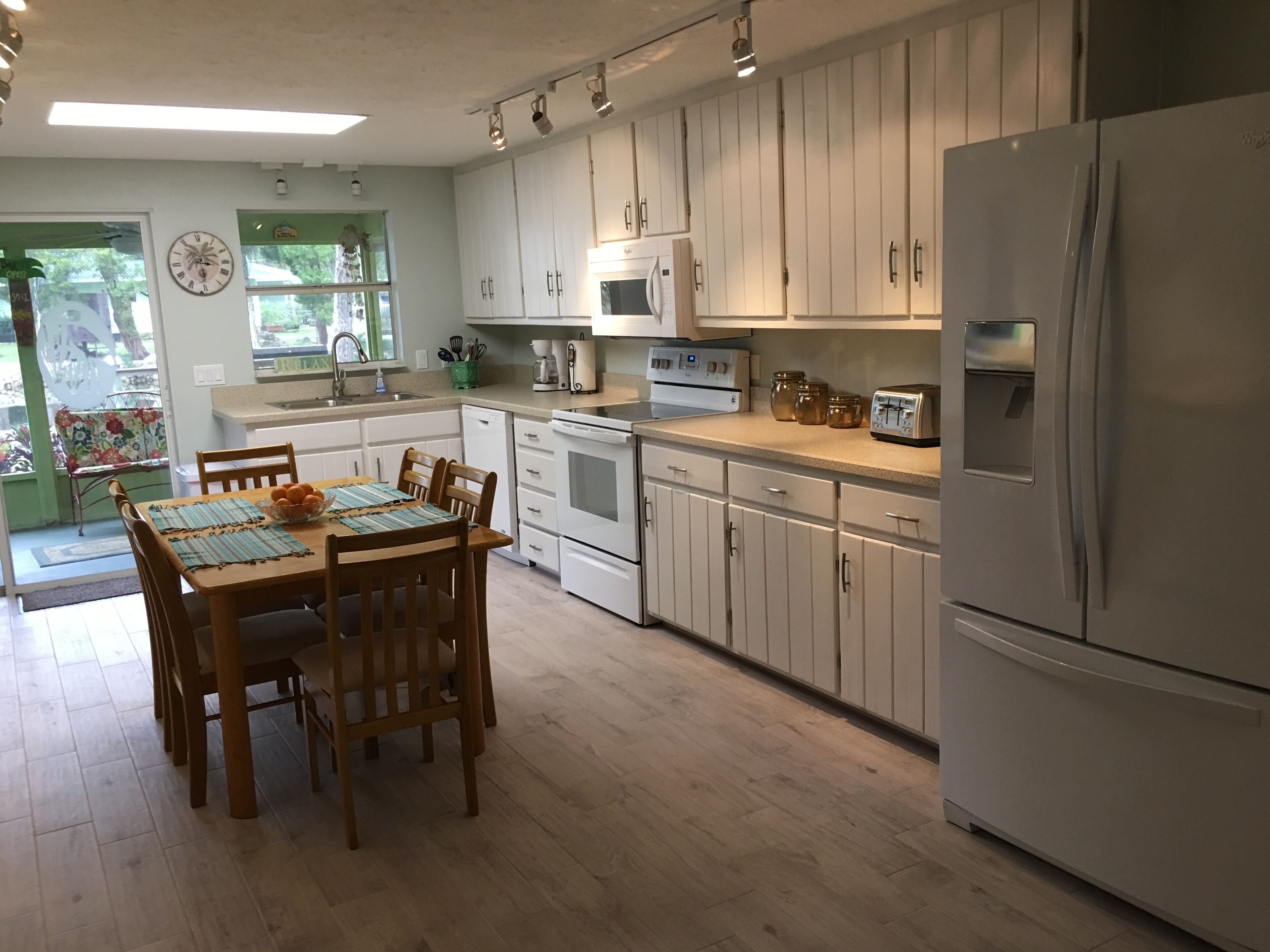 Quaint Waterfront Cottage-75 Ft. Boat dock