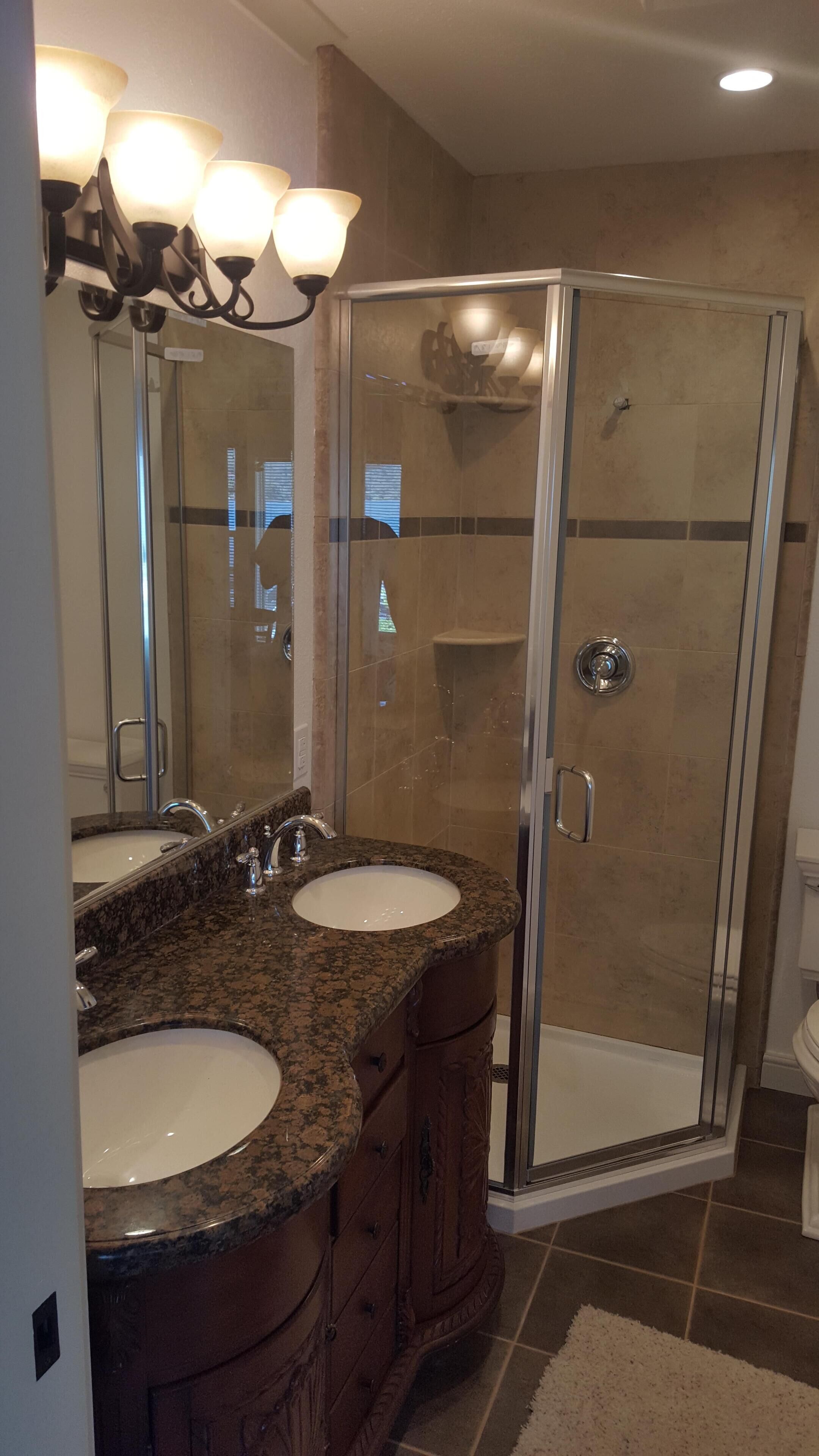 Lake Front Property With Million Dollar Views With Private Beach and Dock